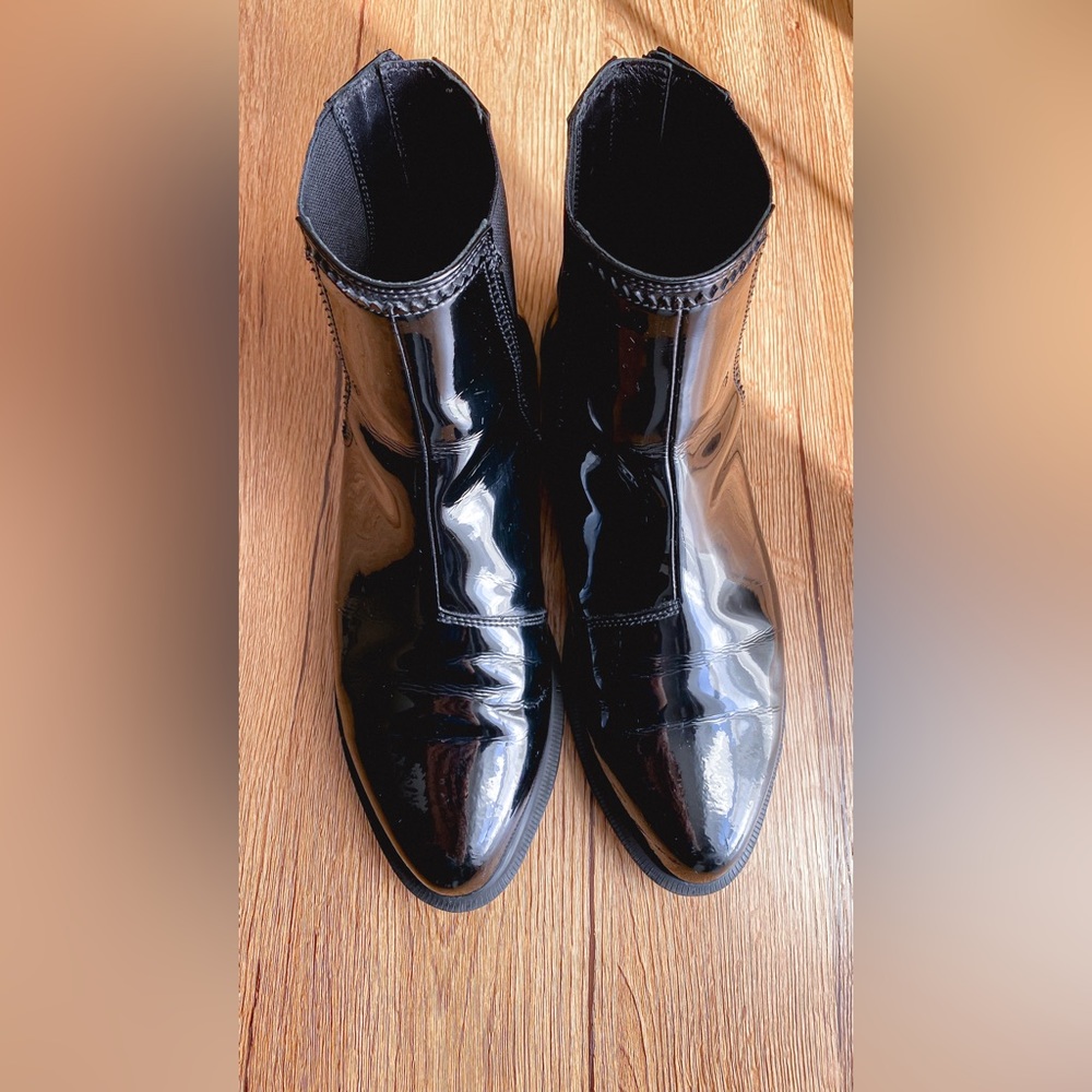 Dr. Martens Zillow Chelsea Boots